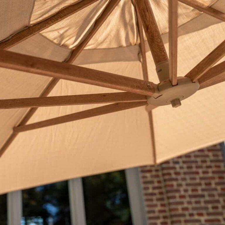 4 Seasons Outdoor Hacienda 400x300cm Zand houtlook frame zweefparasol + 125kg voet