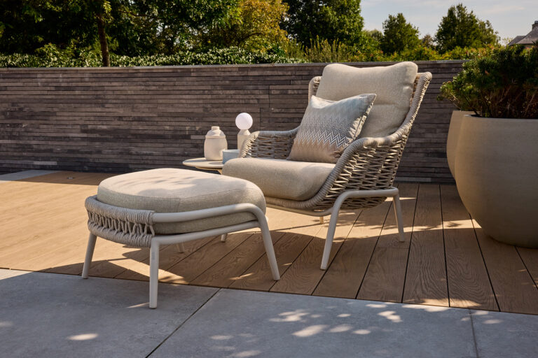 SUNS Casto High Back loungestoel + hocker